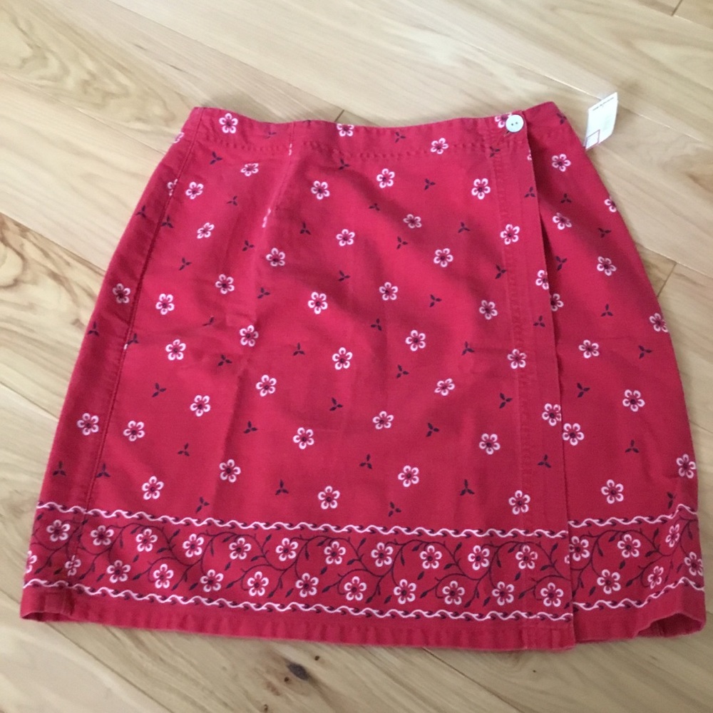 NWT Ladies STO Red Print Skirt